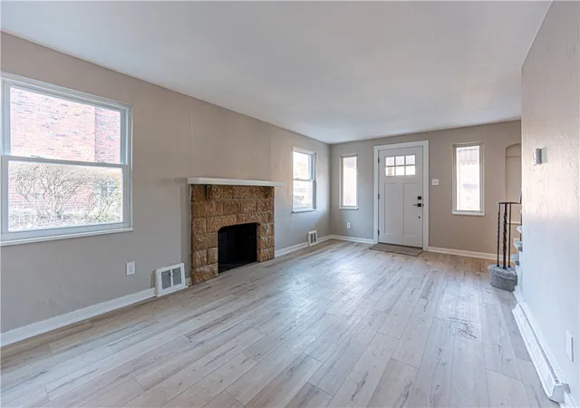 Photo 3 of Single family home for sale at 325 Bracken Ave, Brentwood, PA 15227 | MLS# 1741832 | Listing updated on 2026-09-11