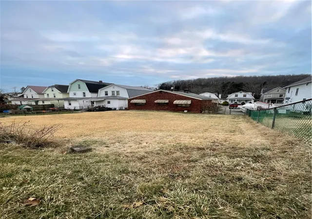 Photo 3 of Single family home for sale at 417 N 6th Avenue, City Of But Nw, PA 16001 | MLS# 1741947 | Listing updated on 2026-09-02