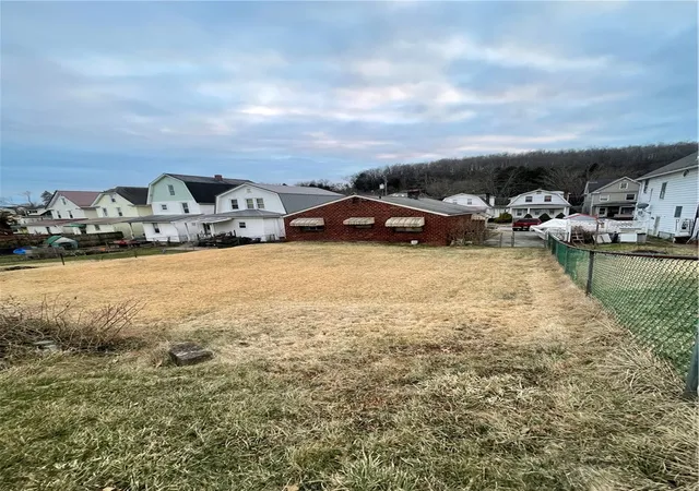 Photo 3 of Single family home for sale at 417 N 6th Avenue, City Of But Nw, PA 16001 | MLS# 1741947 | Listing updated on 2026-09-02
