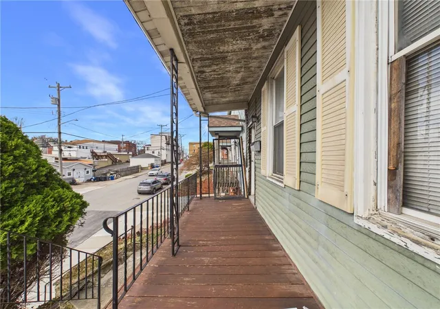 Photo 3 of Sale Pending at 21 Ruth St, Mt Washington, PA 15211 | MLS# 1742753 | Listing updated on 2026-10-08