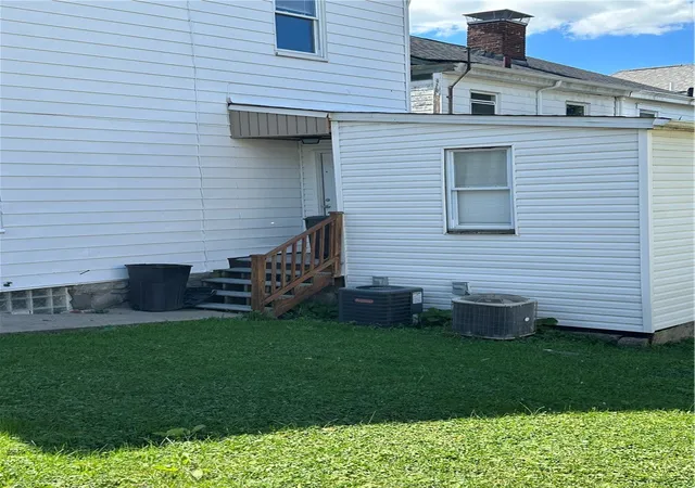 Listing Photo 2 - Condo for sale in building located at 17 Lelia St, Pittsburgh, PA 15211