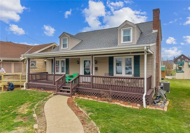 Single family home for sale at 605 W Grant St, Houston, PA 15342 | MLS# 1743408