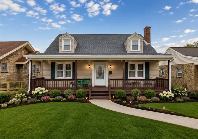 Photo 2 of Single family home for sale at 605 W Grant St, Houston, PA 15342 | MLS# 1743408 | Listing updated on 2026-09-12
