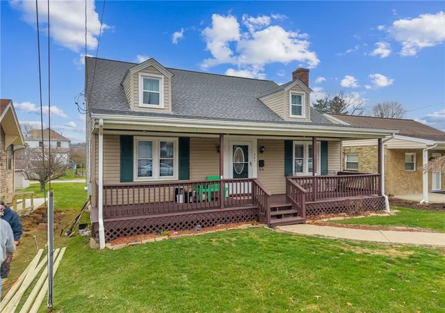 Photo 3 of Single family home for sale at 605 W Grant St, Houston, PA 15342 | MLS# 1743408 | Listing updated on 2026-09-12