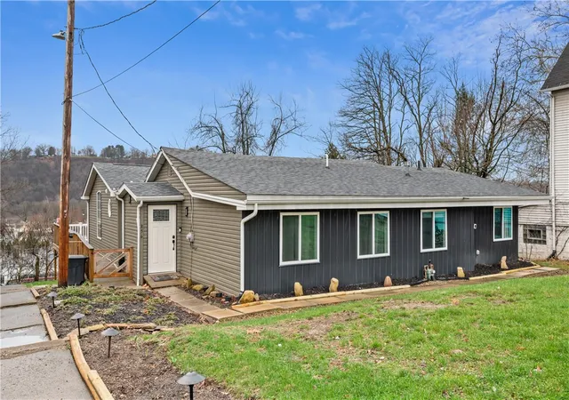 Photo 2 of Single family home for sale at 856 Cleveland Ave, Brackenridge, PA 15014 | MLS# 1743103 | Listing updated on 2026-09-14