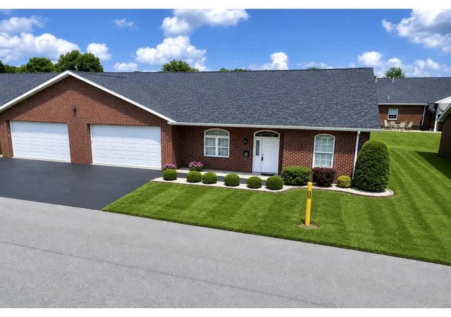 Condo for sale at 909 Valentina Ln, Lower Burrell, PA 15068 | MLS# 1743306
