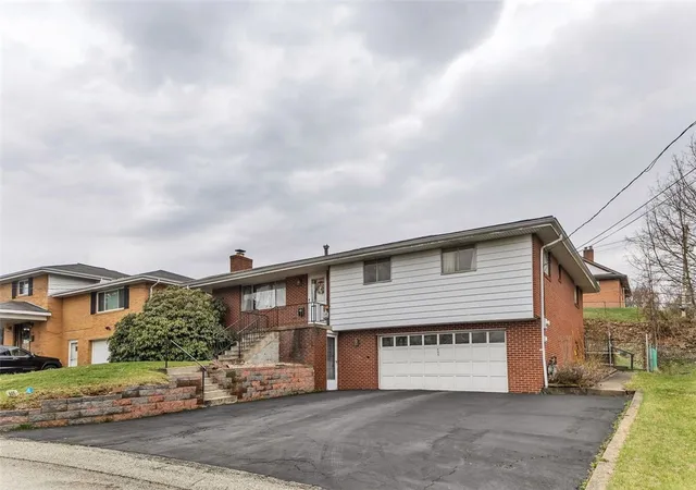 Photo 3 of Single family home for sale at 605 Short St, Hempfield Twp, PA 15601 | MLS# 1743702 | Listing updated on 2026-09-01
