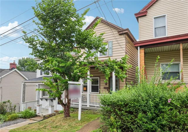 Photo 3 of Single family home for sale at 7 Augustine St, Pittsburgh, PA 15207 | MLS# 1743518 | Listing updated on 2026-10-18
