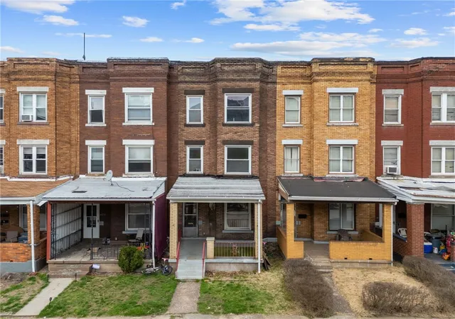 Photo 2 of Townhouse for sale at 625 E 9th Avenue, Munhall, PA 15120 | MLS# 1744133 | Listing updated on 2026-09-08