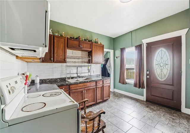 Photo 2 of Single family home for sale at 7185 W Market St, Mercer, PA 16137 | MLS# 1746548 | Listing updated on 2026-09-03