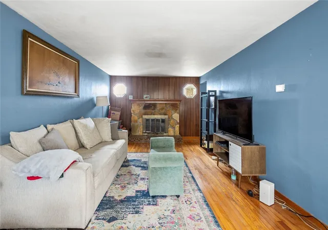 Photo 3 of Single family home for sale at 120 Wilbert St, Mt Washington, PA 15211 | MLS# 1746673 | Listing updated on 2026-09-14