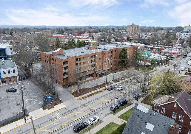 Photo 4 of Condo for sale at 5715 Beacon St #509, Pittsburgh, PA 15217 | MLS# 1746877 | Listing updated on 2026-10-09