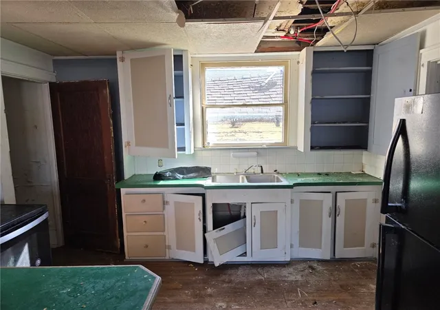 Photo 2 of Single family home for sale at 413 N Oakland Ave, Sharon, PA 16146 | MLS# 1746470 | Listing updated on 2026-09-20