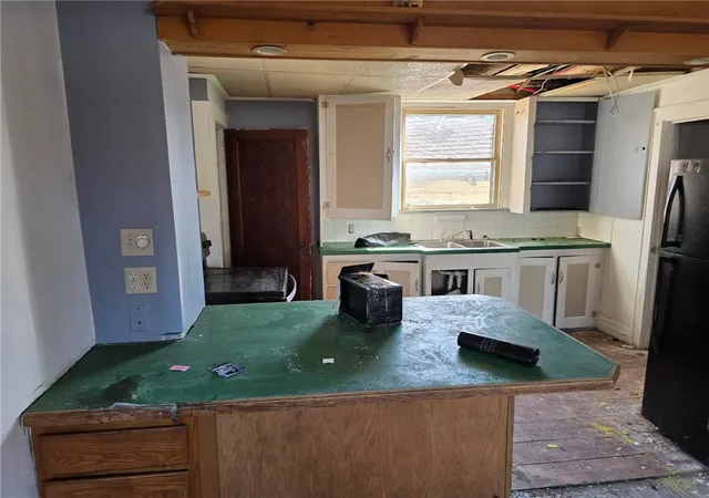 Photo 3 of Single family home for sale at 413 N Oakland Ave, Sharon, PA 16146 | MLS# 1746470 | Listing updated on 2026-09-20
