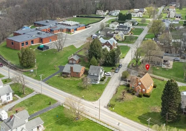 Photo 3 of Sale Pending at 613 Portersville Rd, Ellwood City, PA 16117 | MLS# 1747968 | Listing updated on 2026-09-07