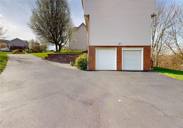Photo 4 of Single family home for sale at 104 Whitetail Dr, Chippewa Twp, PA 15010 | MLS# 1748362 | Listing updated on 2026-09-04