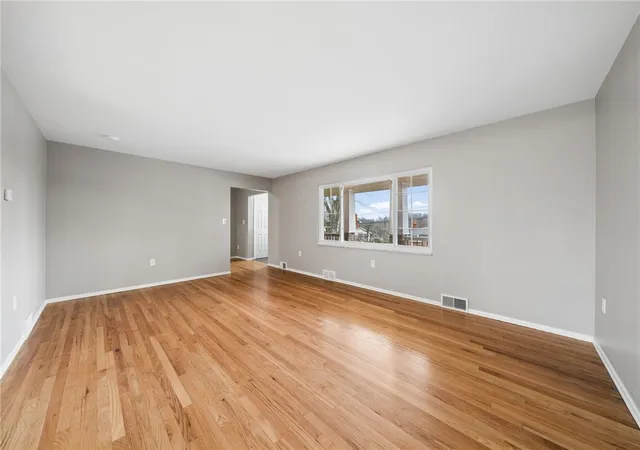 Photo 4 of Single family home for sale at 3560 Meadow Gate Dr, Murrysville, PA 15668 | MLS# 1748447 | Listing updated on 2026-09-09