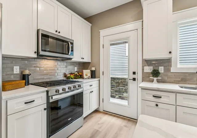 Listing Photo 5 - Condo for sale in building located at 8 Barrington Ct, Monaca, PA 15061