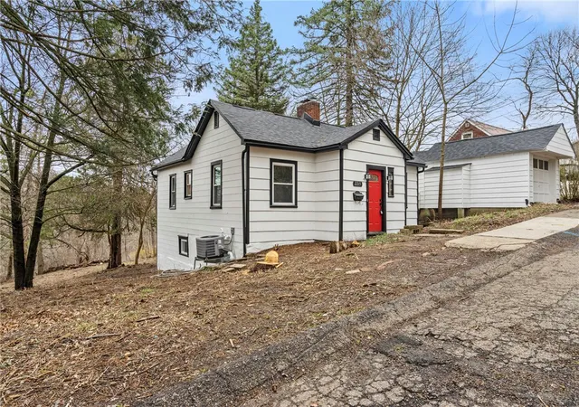 Photo 2 of Single family home for sale at 2215 Lehigh St, Pittsburgh, PA 15218 | MLS# 1748585 | Listing updated on 2026-10-15
