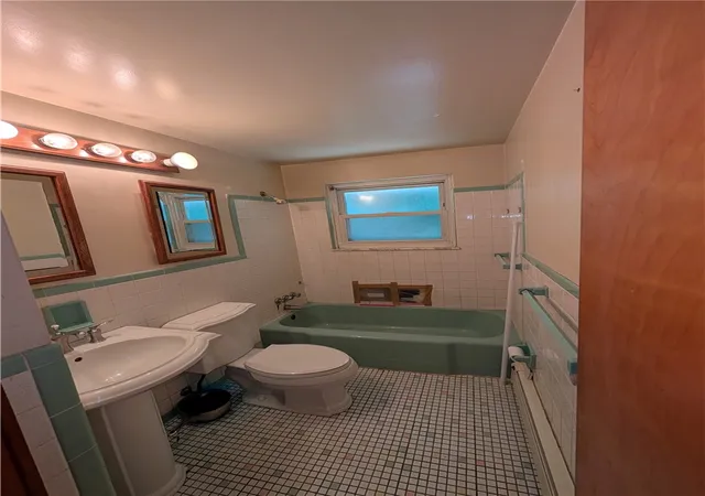 Photo 4 of Single family home for sale at 1110 Mifflin Rd, Lincoln Place, PA 15207 | MLS# 1749197 | Listing updated on 2026-09-10