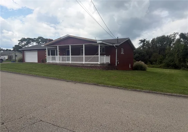 Photo 2 of Single family home for sale at 1508 W Green St, Dunbar Twp, PA 15425 | MLS# 1749948 | Listing updated on 2026-09-12