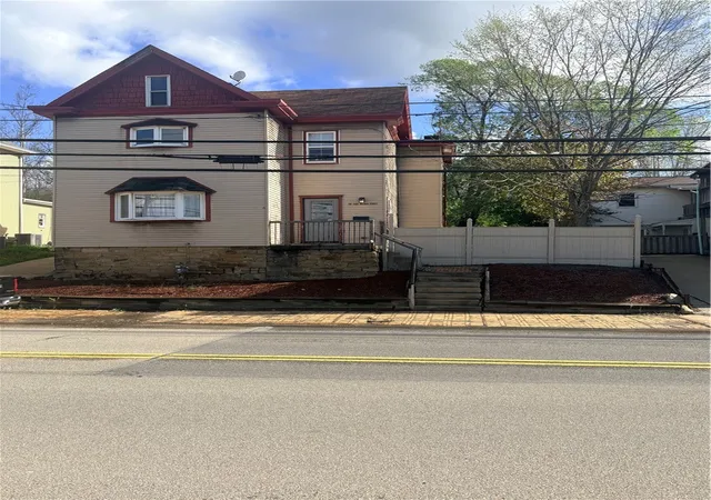 Photo 1 of Single family home for sale at 591 E Maiden St, Washington, PA 15301 | MLS# 1747148 | Listing updated on 2026-09-10