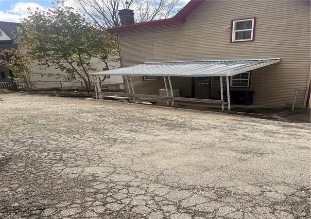Photo 2 of Single family home for sale at 591 E Maiden St, Washington, PA 15301 | MLS# 1747148 | Listing updated on 2026-09-10