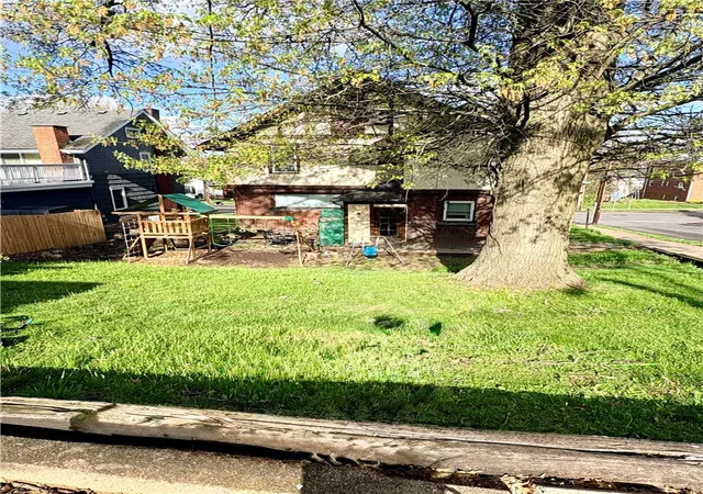 Photo 3 of Sale Pending at 356 Locust Ave, City Of Washington, PA 15301 | MLS# 1746978 | Listing updated on 2026-09-06