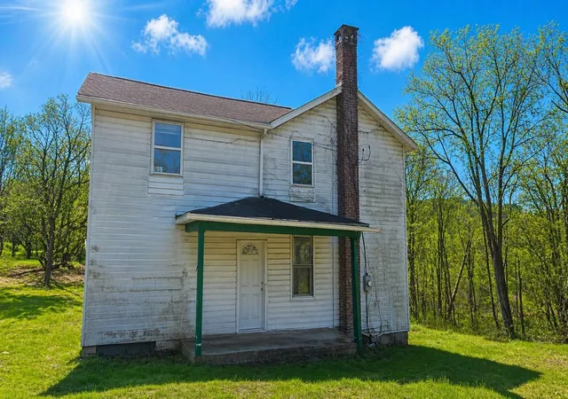 Photo 1 of Single family home for sale at 330 3rd Avenue, Bell Twp, PA 15618 | MLS# 1750651 | Listing updated on 2026-09-08