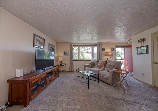 Photo 4 of Sale Pending at 417 Linden Dr, Cheswick, PA 15024 | MLS# 1750709 | Listing updated on 2026-09-08