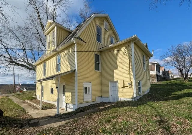 Photo 3 of Single family home for sale at 305 Central Ave, Chicora Boro, PA 16025 | MLS# 1750909 | Listing updated on 2026-09-11