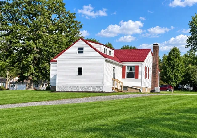 Photo 3 of Single family home for sale at 2017 Eastbrook Rd, New Castle, PA 16101 | MLS# 1750986 | Listing updated on 2026-09-11