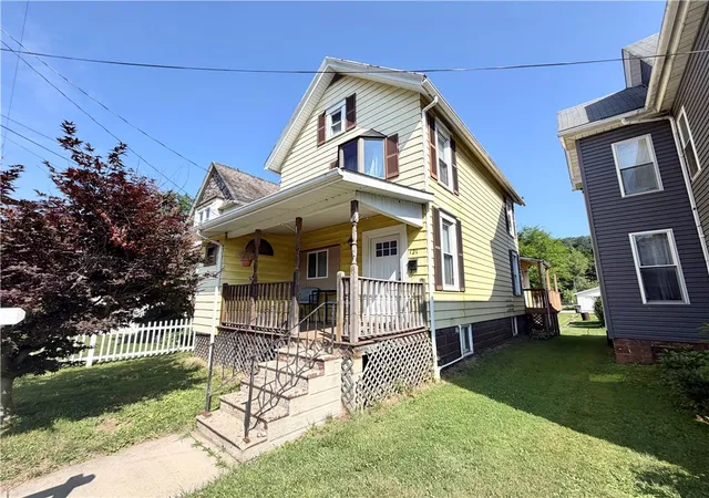Photo 1 of Single family home for sale at 121 Elizabeth Ave, Evans City, PA 16033 | MLS# 1751069 | Listing updated on 2026-09-02