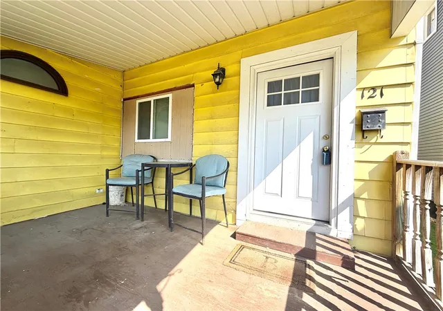 Photo 3 of Single family home for sale at 121 Elizabeth Ave, Evans City, PA 16033 | MLS# 1751069 | Listing updated on 2026-09-02