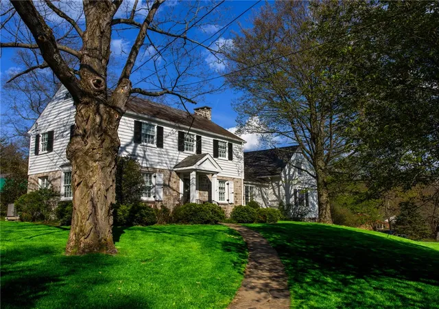 Photo 1 of Single family home for sale at 422 Summit Ave, Ligonier, PA 15658 | MLS# 1751011 | Listing updated on 2026-09-13