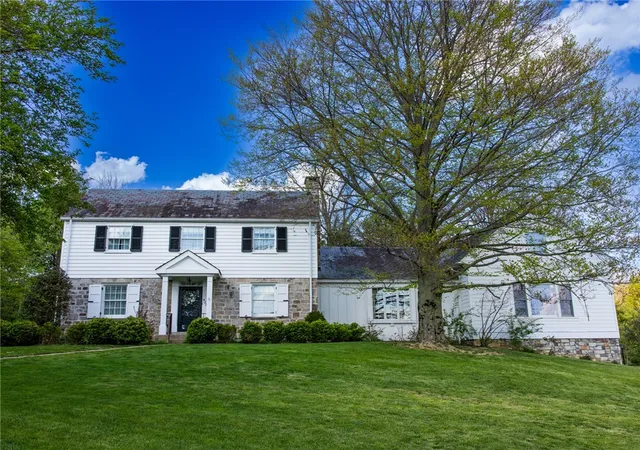 Photo 2 of Single family home for sale at 422 Summit Ave, Ligonier, PA 15658 | MLS# 1751011 | Listing updated on 2026-09-13