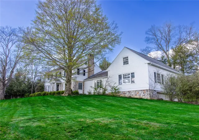 Photo 3 of Single family home for sale at 422 Summit Ave, Ligonier, PA 15658 | MLS# 1751011 | Listing updated on 2026-09-13