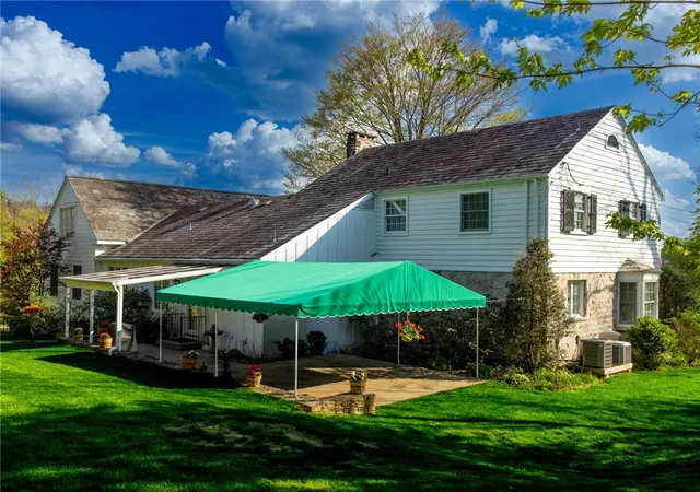 Photo 3 of Single family home for sale at 422 Summit Ave, Ligonier, PA 15658 | MLS# 1751011 | Listing updated on 2026-09-13