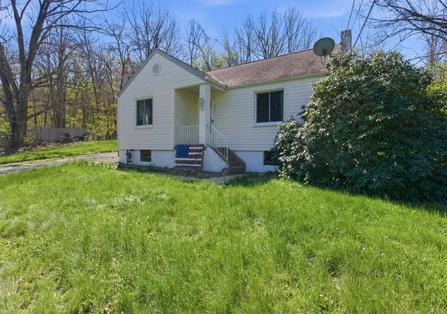 Photo 3 of Sale Pending at 805 Pittsburgh Rd, Butler, PA 16002 | MLS# 1750700 | Listing updated on 2026-09-20