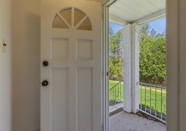 Photo 4 of Sale Pending at 805 Pittsburgh Rd, Butler, PA 16002 | MLS# 1750700 | Listing updated on 2026-09-20