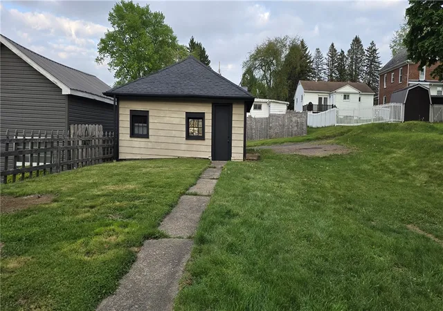 Photo 3 of Single family home for sale at 206 Highland Ave, Punxsutawney Area School District, PA 15767 | MLS# 1751445 | Listing updated on 2026-09-06