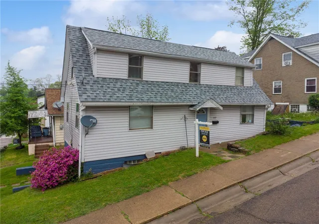 Photo 2 of Single family home for sale at 517 Moore St, New Kensington, PA 15068 | MLS# 1751460 | Listing updated on 2026-09-11