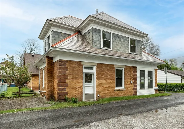 Photo 3 of Single family home for sale at 518 Stewart Ave, Grove City, PA 16127 | MLS# 1751552 | Listing updated on 2026-09-04