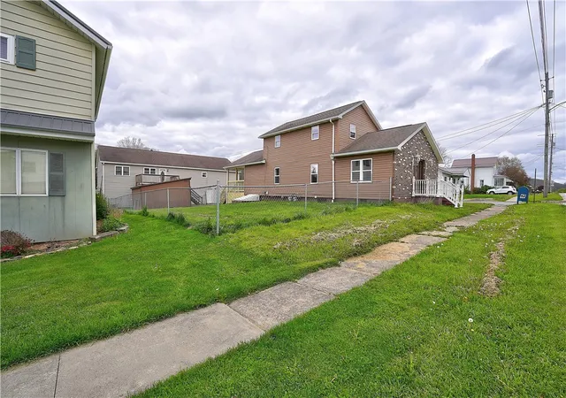 Photo 2 of Single family home for sale at 117 W Broad St, South Bethlehem Boro, PA 16242 | MLS# 1751576 | Listing updated on 2026-09-11