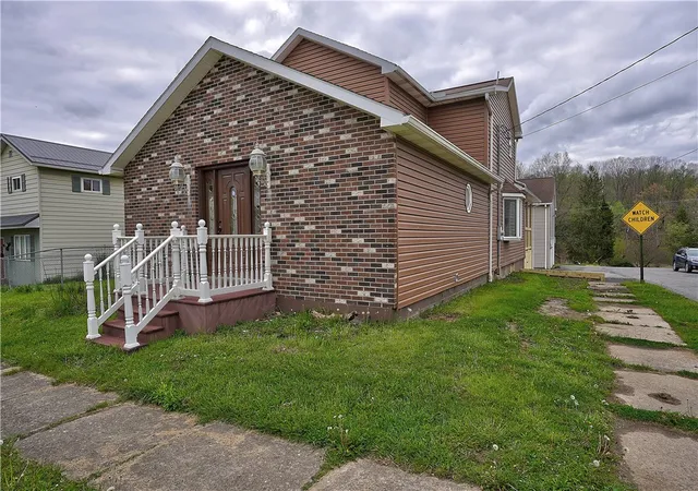 Photo 3 of Single family home for sale at 117 W Broad St, South Bethlehem Boro, PA 16242 | MLS# 1751576 | Listing updated on 2026-09-11