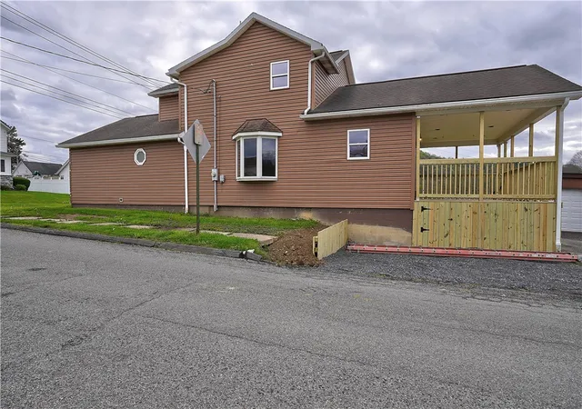 Photo 3 of Single family home for sale at 117 W Broad St, South Bethlehem Boro, PA 16242 | MLS# 1751576 | Listing updated on 2026-09-11