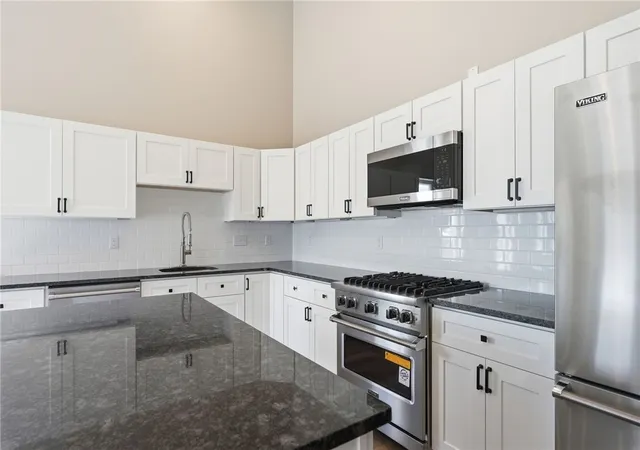 Photo 2 of Condo for sale at 3809 Liberty Ave #403, Pittsburgh, PA 15201 | MLS# 1751583 | Listing updated on 2026-09-06