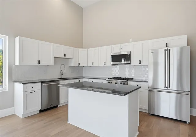 Photo 4 of Condo for sale at 3809 Liberty Ave #403, Pittsburgh, PA 15201 | MLS# 1751583 | Listing updated on 2026-09-06