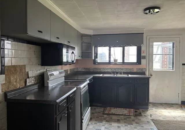 Photo 4 of Single family home for sale at 427 Agatha St, Pitcairn, PA 15140 | MLS# 1752130 | Listing updated on 2026-09-07
