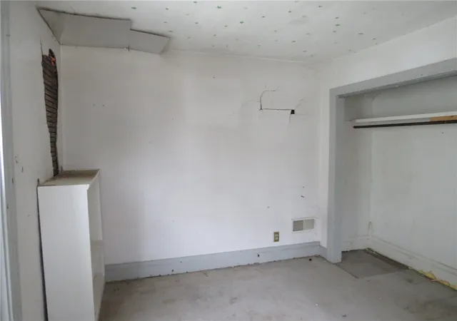 Photo 3 of Single family home for sale at 1080 Bruce St, Washington, PA 15301 | MLS# 1752500 | Listing updated on 2026-09-11